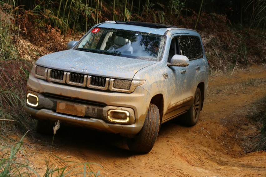 BJ40、BJ60双车挑战越野赛道 与北汽38°向上人生同行