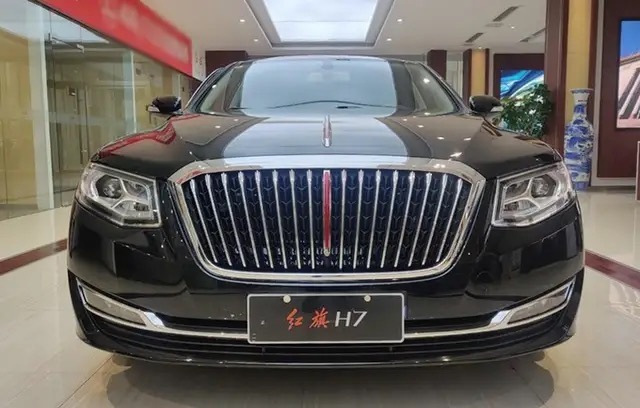 2021款红旗H7到店实拍，跟大哥H9还是差了点！