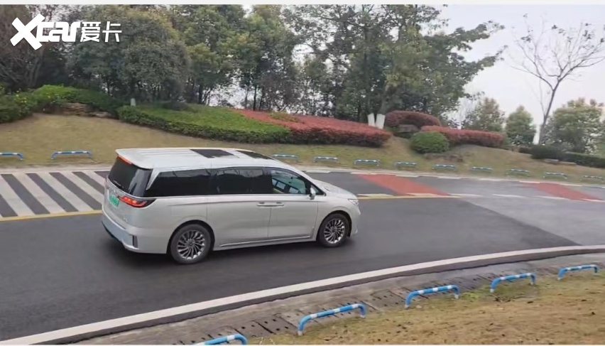 开起来快如风影 坐起来尊如女王 混动MPV岚图梦想家带你畅享驾乘
