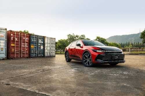 皇冠 SportCross 诠释未来豪华的崭新定义