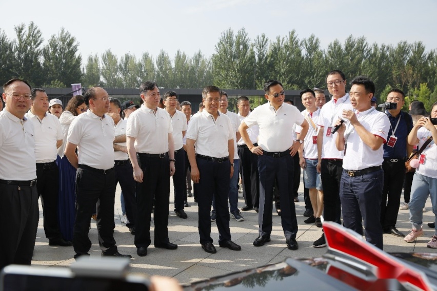 回家！18台红旗收藏车巡游长春街头