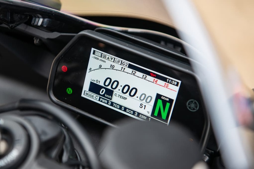 能下赛道的通勤车 雅马哈2020款YZF-R1 外媒测评