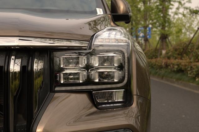 硬派运动中型SUV,最大252马力,20万内入顶配,实拍广汽传祺GS8S