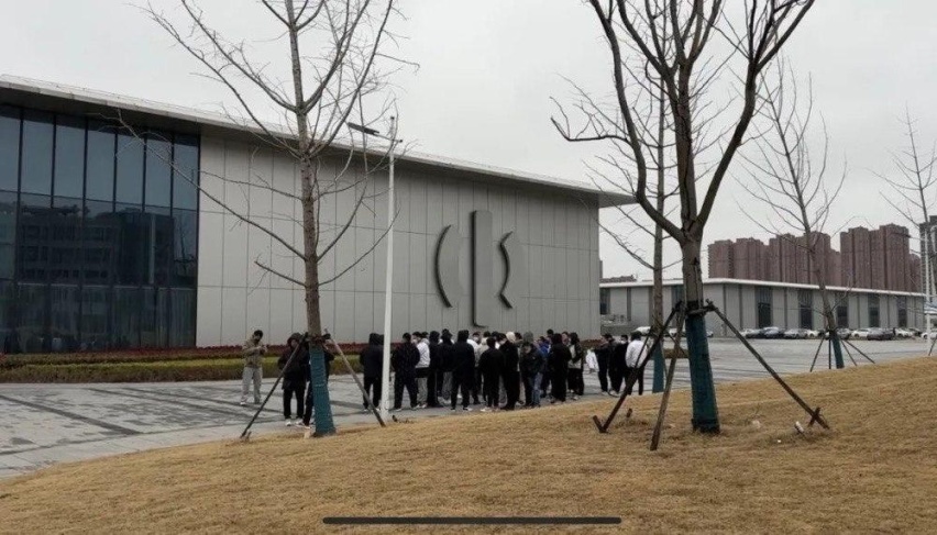 主打高端电车市场的高合，不但全员禁言，而且走到了“解散”边缘
