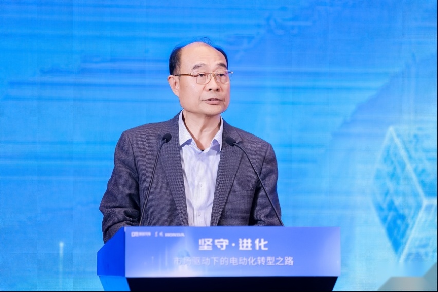 “市场驱动下的电动化转型之路”汽车动力技术高峰论坛隆重举行