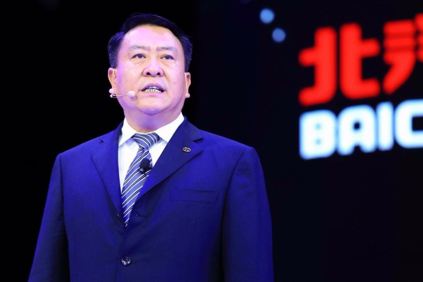 向北汽新能源靠拢的绅宝换标了 logo形似保时捷