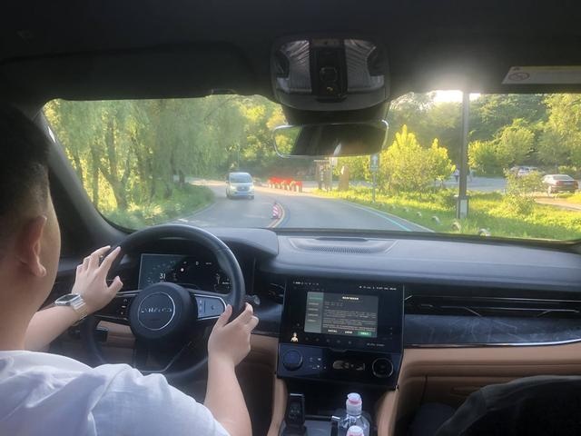 那么多人喜欢领克09MHEV 是因为数据诱惑 还是它能给到想要的生活