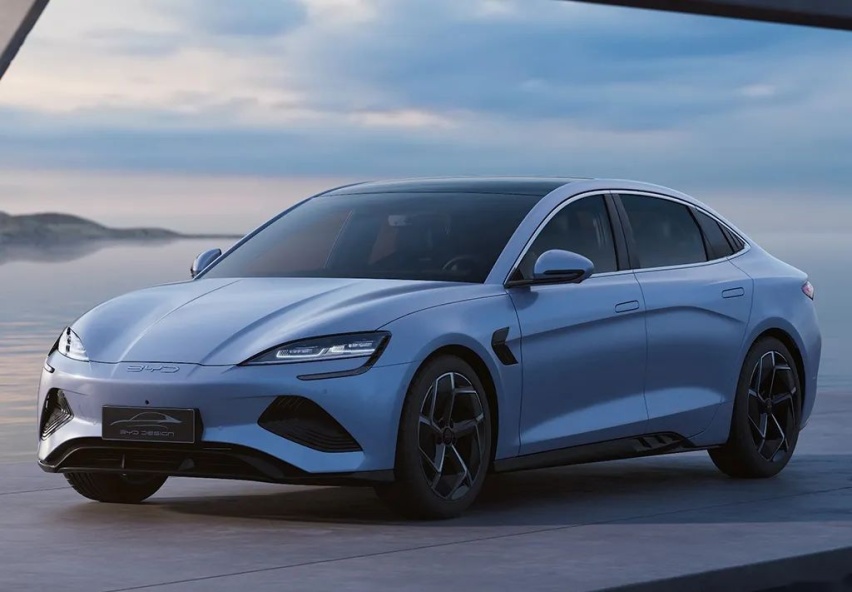 21.28万元起，比亚迪海豹开启预售，还买Model 3么？