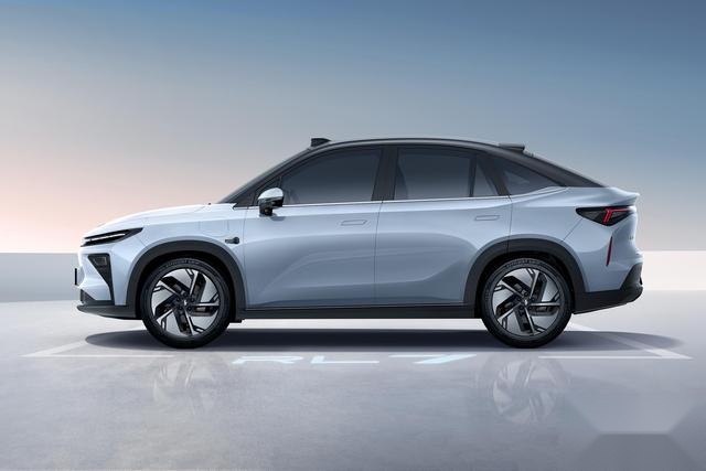 定位电动轿跑SUV，吉利睿蓝7或8月22日预售，产品力如何？