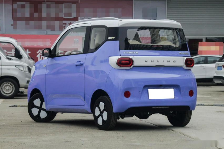 宏光MINI EV的余温并未退散，依旧给五菱贡献最高销量