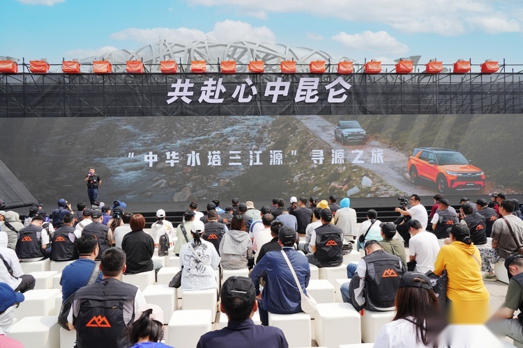 超大规模新车交付,500位福特探险者新车主加冕“福探长”