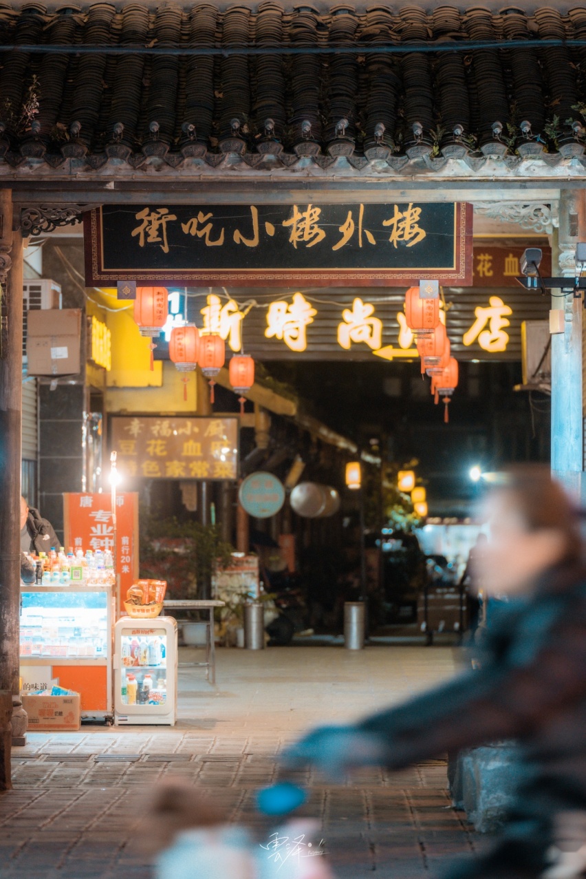 自驾都江堰，摄影师带你看看南桥，今晚的游客很稀少