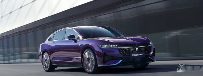 岚图追光PHEV 25.28万元起上市，纯电续航262km，支持高速NOA