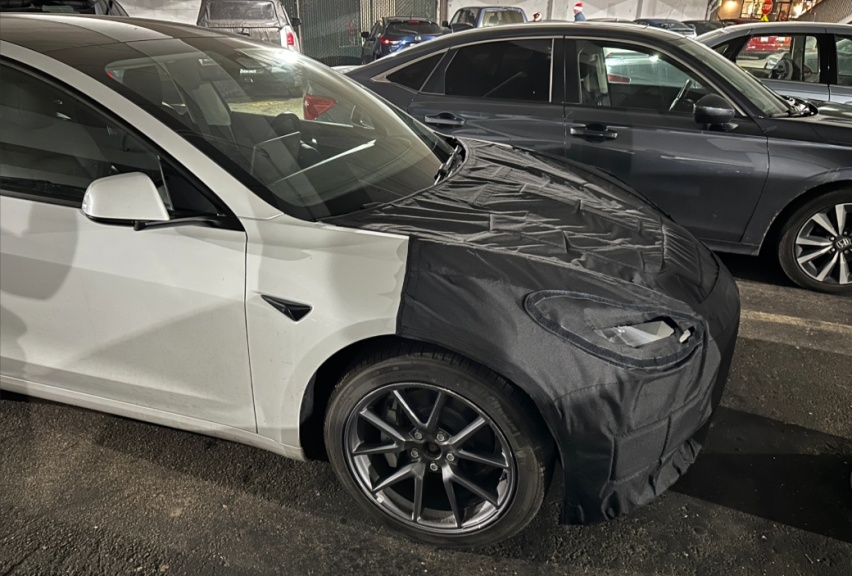 新款特斯拉Model 3实车曝光，外观内饰有所调整，有望明年正式上市