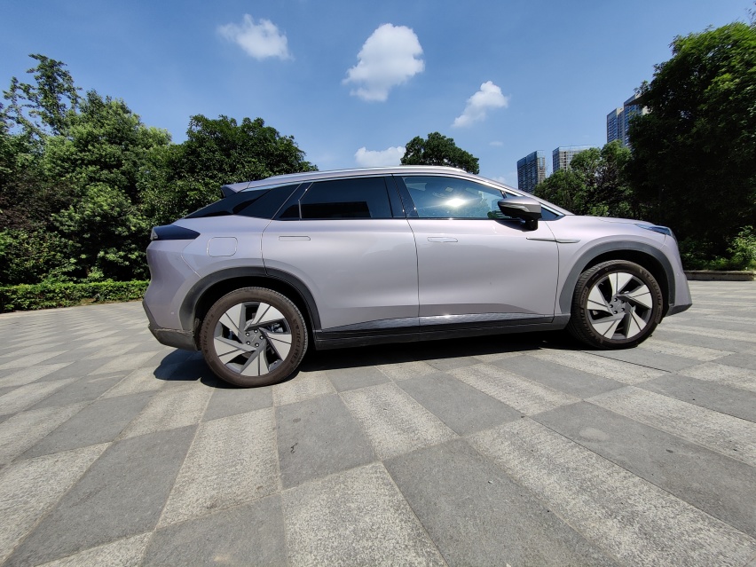 三四十万买高端纯电动SUV,蔚来ES6与AION LX PLUS该选谁