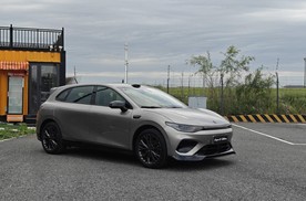 零跑Lafa5 Ultra，压垮燃油小钢炮的最后一根稻草？