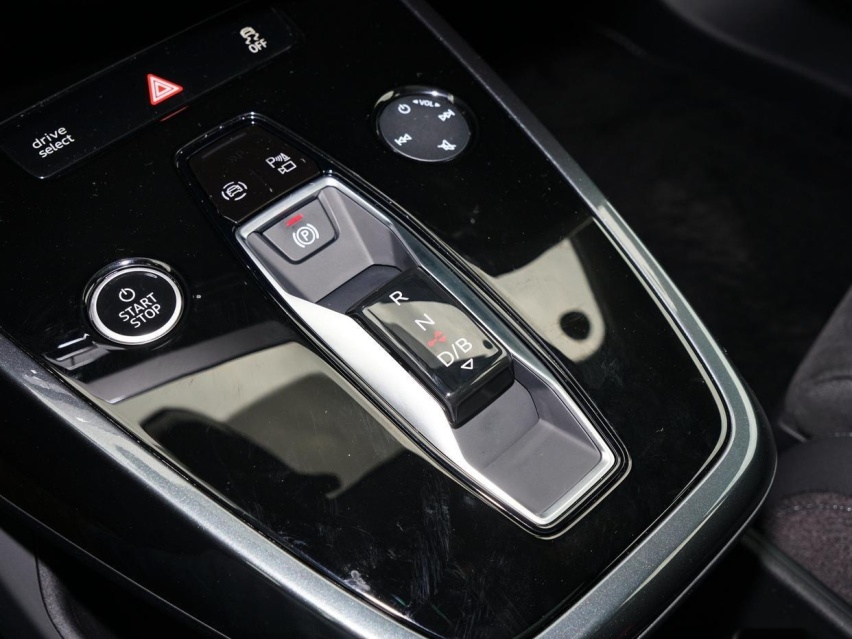 29.99万起的豪华SUV，前脸凶狠，内饰豪华，过年开回老家有面子