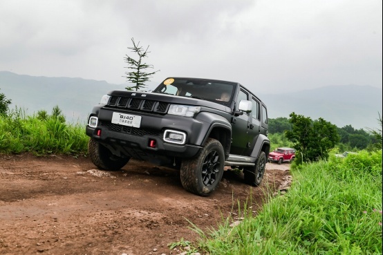 BJ40打造的快乐星球：包下整座山谷，让你去野