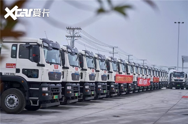 首季开门红丨中国重汽豪沃重卡批量交付,赋能全场景运输高质量发展