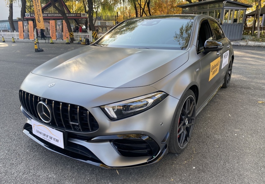 年轻人绕不开的“小钢炮”，实拍奔驰A45 AMG S