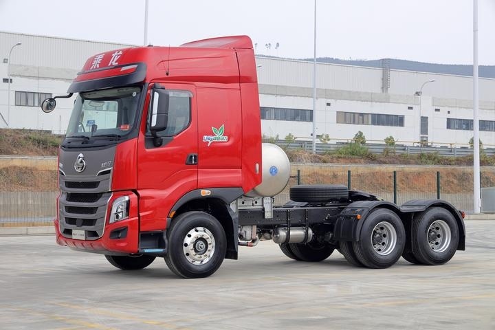 530大马力乘龙H7 LNG牵引车，资源运输里的多面手