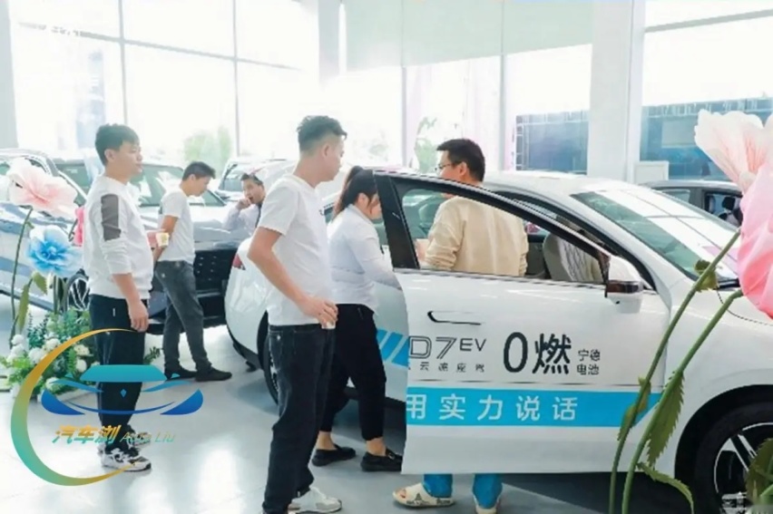年终限时“抄底价”10.98万起 荣威D7 DMH订单已破万
