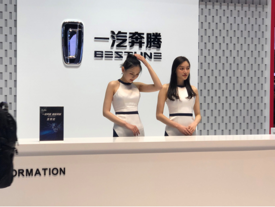 弱弱的问一句：上海车展上买车能送“礼仪小姐姐”吗？