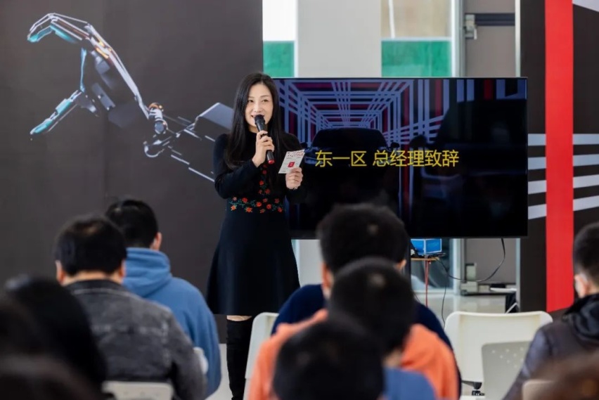 “地表最强SUV”＋人形机器人 金陵再迎特斯拉Model X