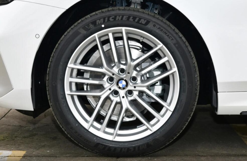 宝马530Li xDrive上市了！售价50.59万元，新增xDriv