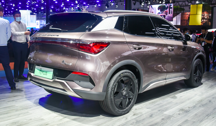 比亚迪最美SUV？元PLUS成都车展人气居高不下，龙颜设计太过抢眼