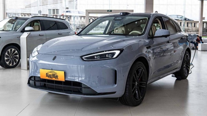 全新问界M5与特斯拉Model Y，谁将引领电动SUV新潮流？