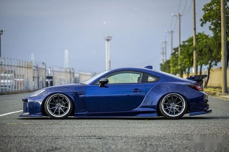KUHL改装宽体GR86/BRZ，风格神似2000年初的《极品飞车》
