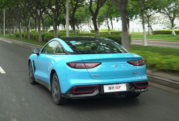 年纪轻轻不靠家人怎么买跑车？哪吒GT帮到你