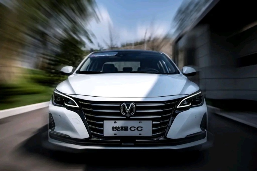 10万级家轿怎么选？奔腾B70对比评测锐程CC