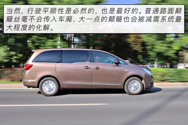 MPV市场标杆式存在 别克GL8 28T商旅车一个“沙发”搞