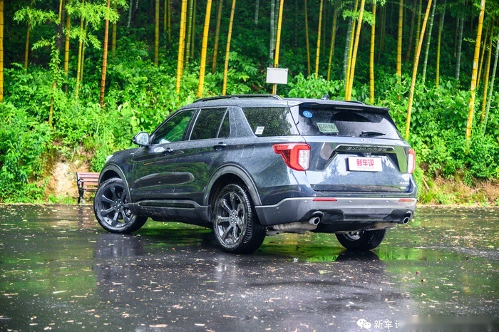 福特探险者首试：30多万的纵置平台中大型SUV，实力几何？