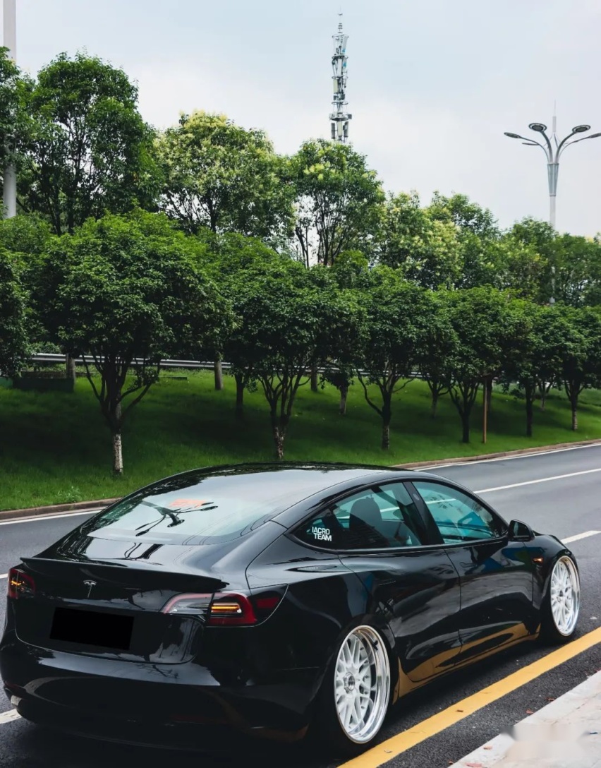 购入特斯拉Model 3玩姿态改装，只因油价涨了两毛钱