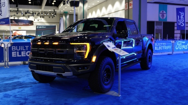 全新福特F-150猛禽上市，加满一箱油1400元，每年养车花销近5万