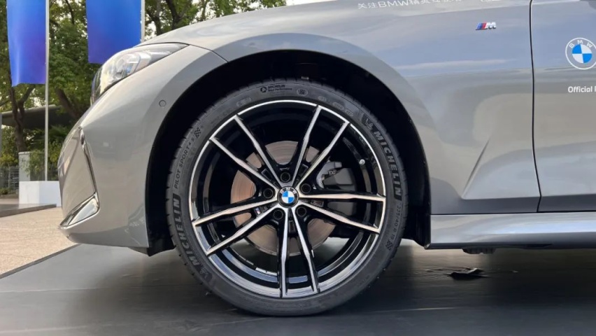 BMW配备的轮胎主要有哪几种？半路抛锚最稳妥的解决办法是...