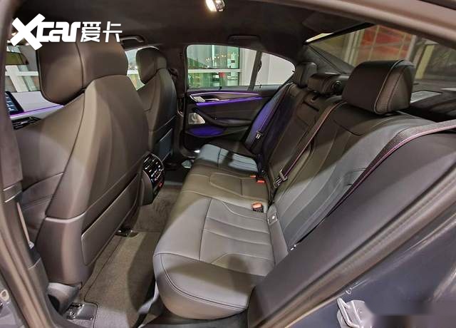 625马力性能怪兽,新款宝马m5实车,激光大灯四出排气很吸睛