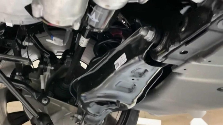 野马Mach-E对比特斯拉Model Y，跑车品牌的电动SUV怎么样？