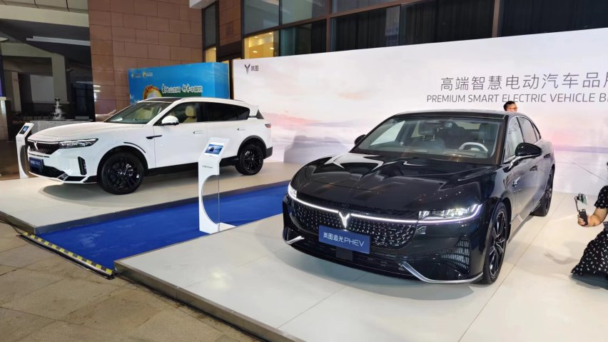 全新岚图追光PHEV正式上市，25.28万起，想要挑战56E？