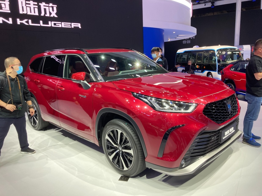 皇冠陆放预售价28-37万 和汉兰达的预售价一样 这次俩兄弟正面刚？
