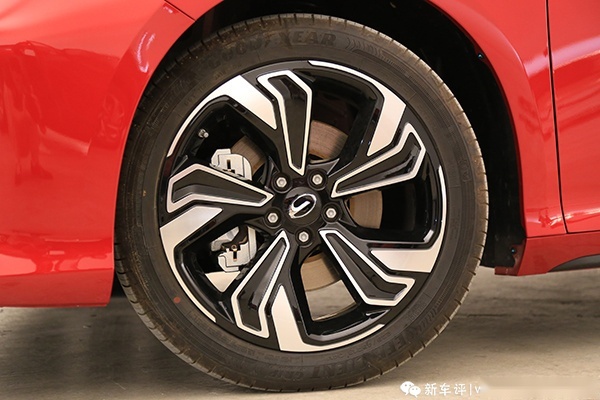 广丰iA5实拍：传祺换标车？和Aion S还是有不同的