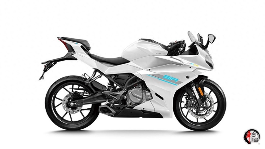新车|配置齐全降维打击:春风动力250SR-FUN版,售价15980元