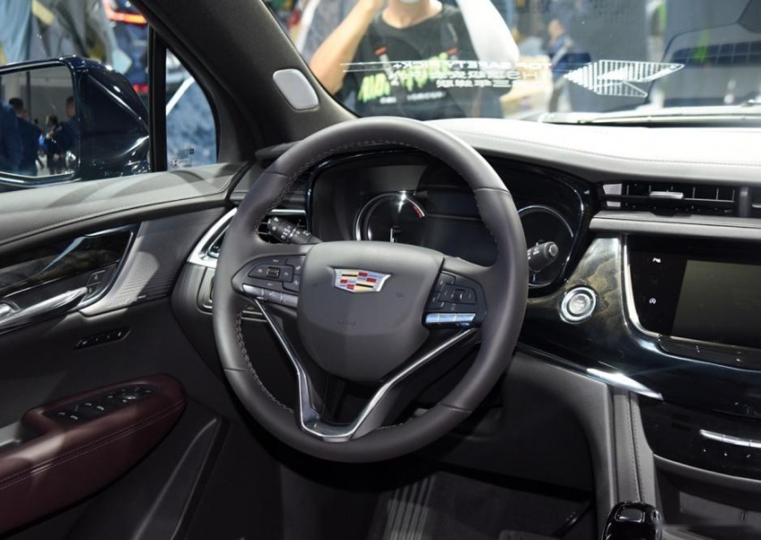 性价比很高的二线豪华SUV，凯迪拉克XT6比宝马奔驰更划算