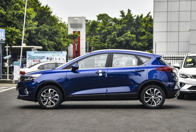 吉利的跨界SUV，全系涡轮动力，轴距2米7才7万，月销几千辆