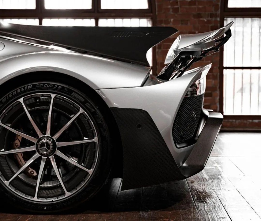实拍全澳首台AMG ONE，全世界年纪最大的车主？