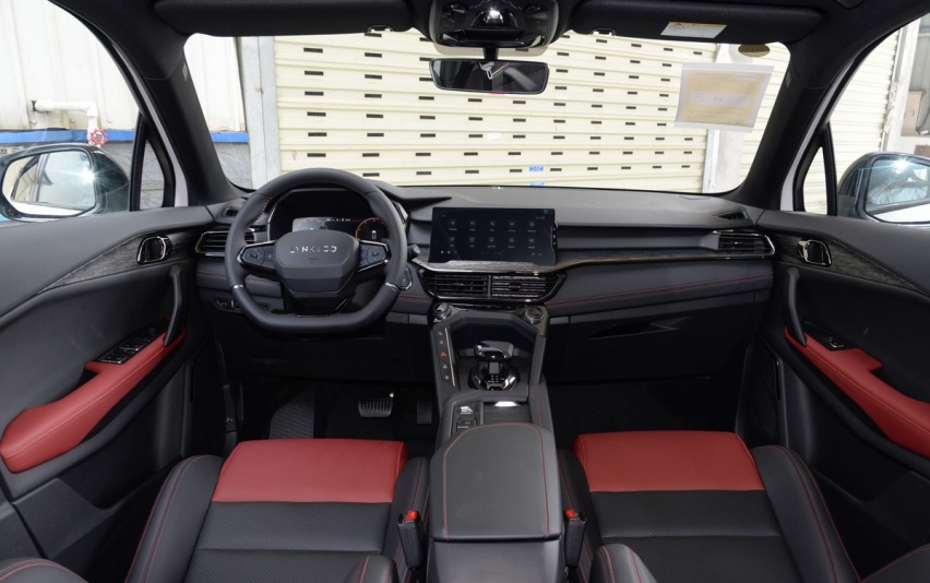 配三缸机的小型SUV 这国产新车敢卖15万也是很自信啊！