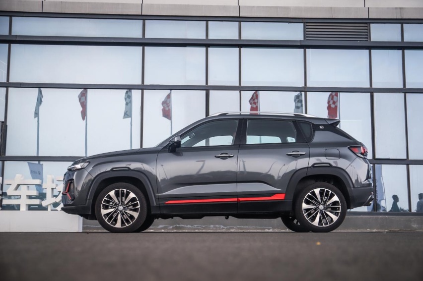 10万块买一台动力越级小型SUV？试驾长安CS35 PLUS